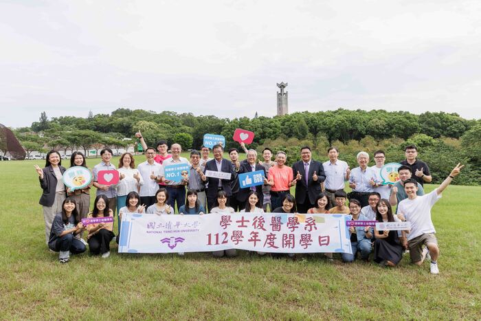 清華大學學士後醫學系第二屆新生今天開學。